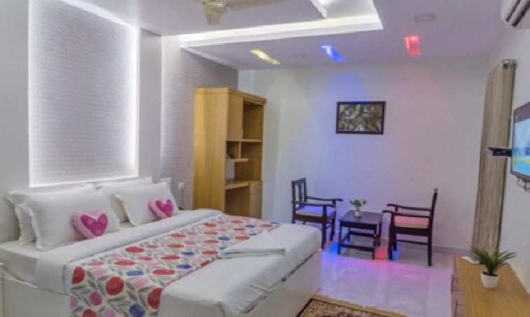 1 x Diamond Room 